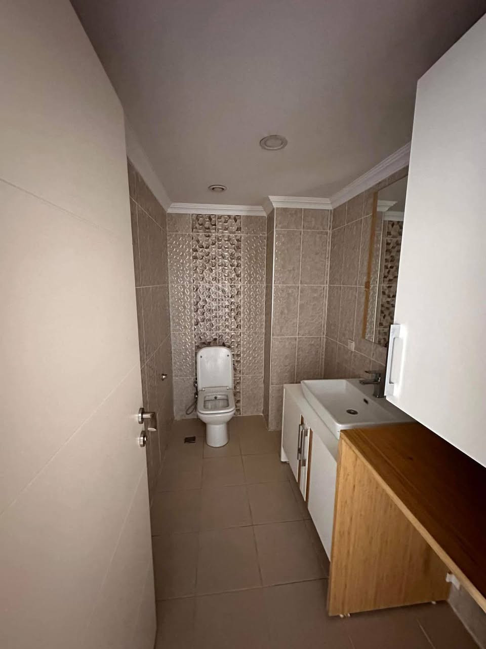 📢📢📢 اعلان بيع سريع 📢📢📢
شقة استثمارية للبيع في اربيل #رؤيا_تور
غرفة وصالة
مساحة 90 متر
طابق عالي
واجهة شارع 100
للاستفسار يرجى الاتصال بنا على الرقم التالي 
***********

للمزيد من التفاصيل 
‏مراسلة عراق للعقارات عبر واتساب. https://wa.me/9647805001551

اشتركوا بجروبنا لكي تجدوا كل ماهو جديد من العقارات في اربيل

https://www.facebook.com/groups/209548401902007/?ref=share_group_link

زوروا صفحتنا لكي لايفوتكم عروض عقارات اربيل

https://www.facebook.com/profile.php?id=100086984441793&mibextid=ZbWKwL
