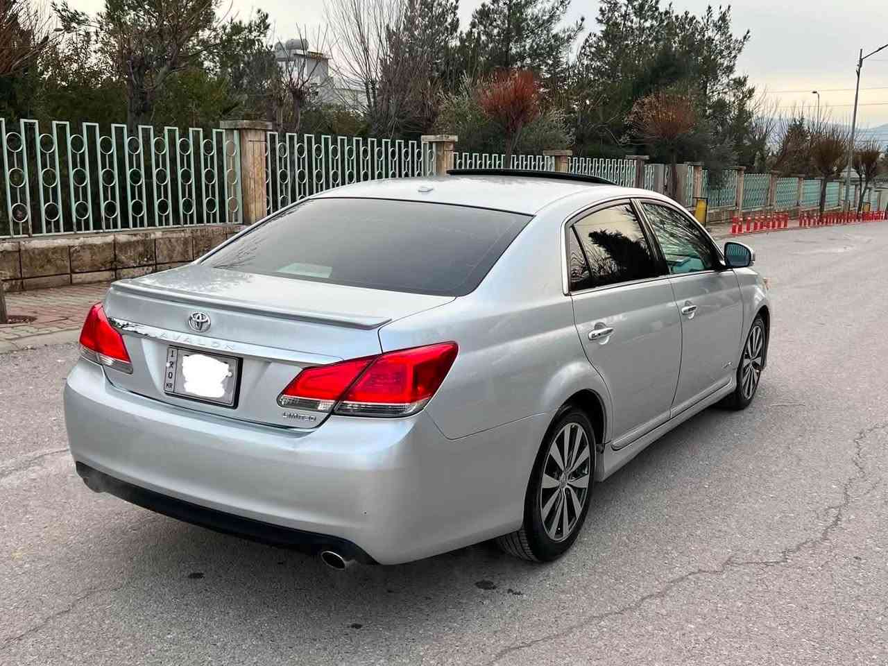 سلام و عليكم
ئەڤەلۆن ساخخخ ساخ 
مۆدیل ٢٠١٢
بی دەعام بی زەربە 
کال بوونی نیە
  یەک جاملخی پیشەوەی بۆیاخە 
بی ناو گردن تەنها بەخ کراوە
گیر و مەکینە بەشەرت 
تەبریدی بەشەرد
 کۆد کراوە بەناوە خۆمانە
تەنها بەصمە و بەردە نیە
هەموو گیانی بەشەرت
لەکەلارم
  

 ژ.م ***********
