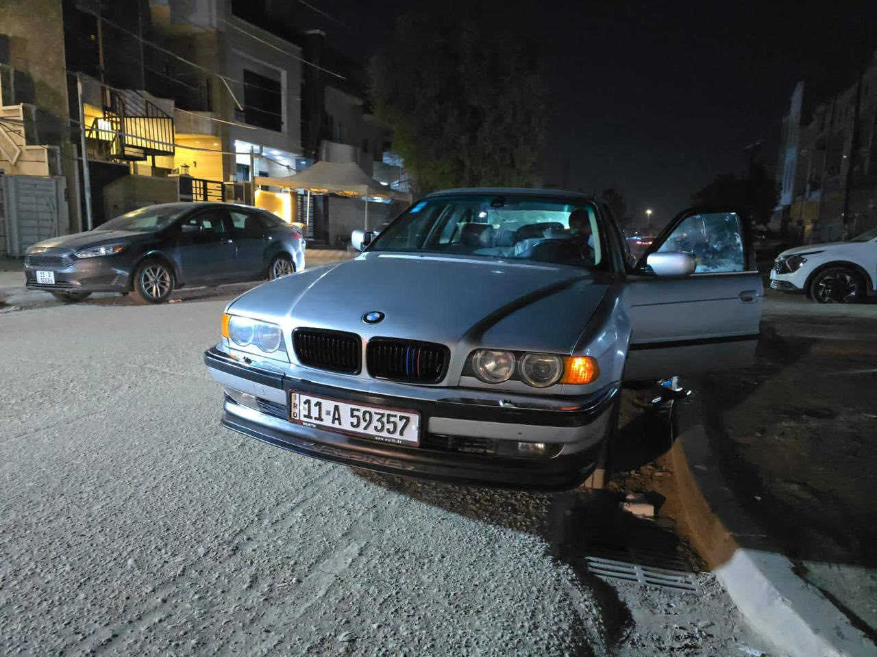 BMW 740
رقم بغداد 
مكان السياره العامريه 
السياره وفول مواصفات 
سلايد روف 
دبل جام 
بداله 
حساسات خلفيه 
الكشنات كهرباء 
تدفئه تبريد 
نقص السياره صدر امامي و شفط الصندوك 
السعر65وبيه مجال 
***********
