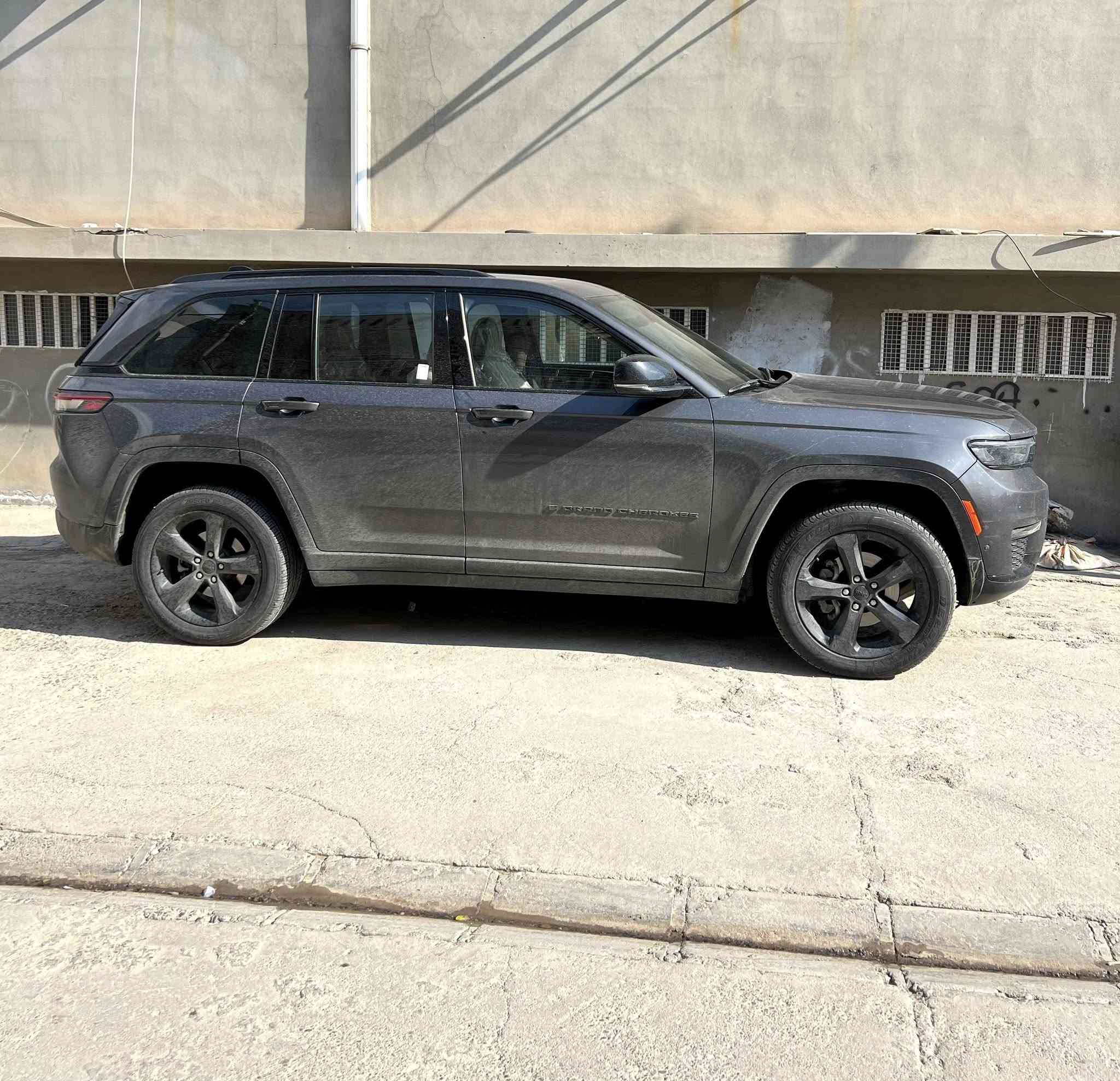 جيب گراند شيروكي بلاك توب موديل 2022 شكل الجديد
فول فول مواصفات
▪️السيارة : جيب كراند شيروكي بلاك توب لون اسود
▪️الموديل : 2022
▪️المحرك : 3600 (6سلندر)
▪️غرفة السيارة : كشنات جلد وشامو ،كشنات وهيتر
▪️كامرة خلفية دوارة اصل،حساسات خلفية اصل
▪️حساسات ورادارات الاجتياز الجانبية (نقاط عمياء)
▪️لايتات زنون عالي وناصي مع كشافات دعامية زينون
▪️بصمات عدد 2 للابواب مع بصمة جنطة وبصمة تشغيل
▪️تحكم فول كهرباء لكرسي السائق
▪️شاشة الدشبول كبيرة ( ايباد) ،تبريد قطعتين امامي وخلفي
▪️تدفئة لكشنات المقدمة مع تدفئة ستيرن
▪️نظام سبورت،جنطة كهرباء شفط، تشغيل عن بعد
▪️سستم صوت ▪️نظام ABS مانع انزلاق
▪️تحكم ستيرن جهتين بلوتوث وحاكية وكروس سرعة وتحكم صوت 
#ضرر : بنت صبغ بدون دواخل
مكان اربيل ___رقم اربيل
***********
