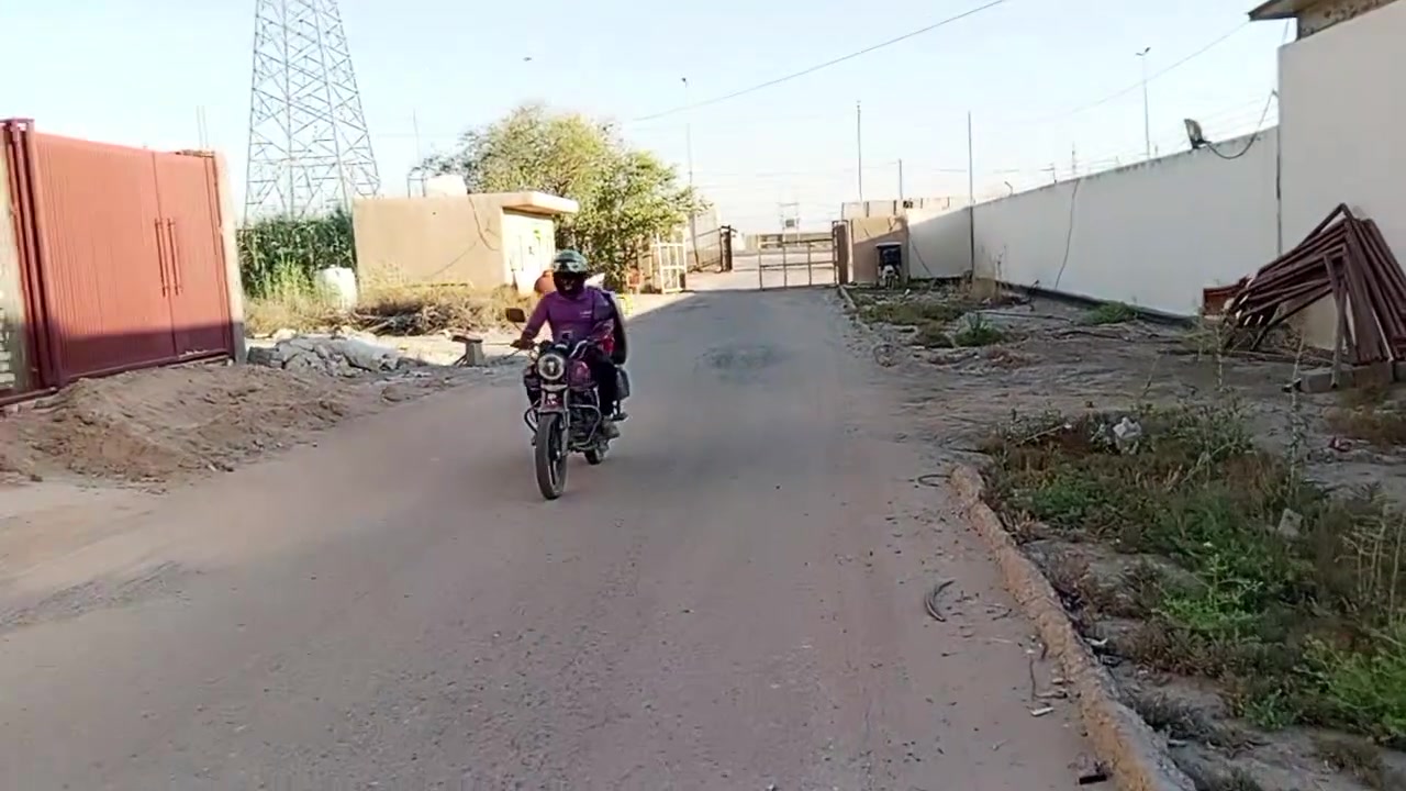 يعرض مكتب طيبة للعقار بيت 
موقع الدار على طريق حلة - كربلاء مقابل عمود 275 اول بيت في المجمع الطاقه يبعد عن الشارع العام 50م
المواصفات : المساحة 300م .البناء 280م
طابقين خدمات التبليط والماء عل المشروع الجديد والكهرباء مستمرة الطابق الثاني : غرفه 3٫5*6,5م،غرفه 5*4*5,5م
سقوف ثانويه ديكورات للستقبال ولهول والمطبخ مع اناره
الابواب ولشبابيك المنيوم حديقه 5,4م 
لل ستفسار اتصل ع الرقم ***********
وتساب ***********
