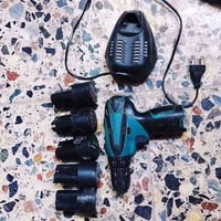 بغداد / العبيدي حي السفير  شغالات مال بيت فقط البارك سايد يحتاج بطارية...