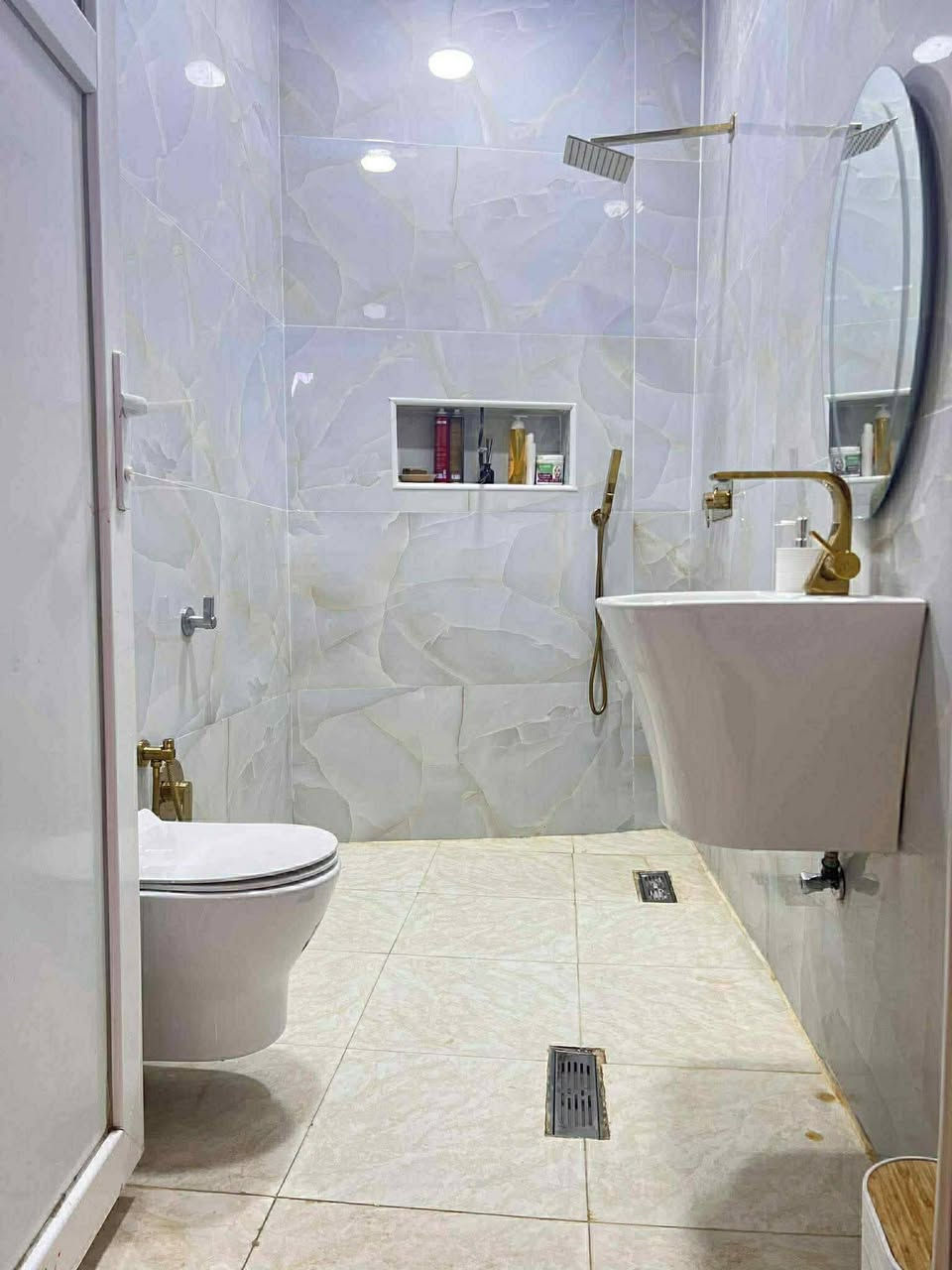 🏡 بيت للبيع – حي الزهراء
📍 الموقع: حي الزهراء – خلف المعهد، يبعد حوالي 100 متر عن مدرسة المسك أو الدر المنثور. 📐 المساحة: 100 متر 📄 الطابو: صرف باسم المالك 🔹 الموقع ركن 🏠 البناء: طابقان
✅ تفاصيل الطابق الأول: ▪️ الأساس صب رفت ▪️ الطابق الأول صب ▪️ صالة ▪️ استقبال ▪️ مطبخ ▪️ حمام داخلي ▪️ حمام خارجي
✅ تفاصيل الطابق الثاني: ▪️ غرفتان ▪️ صالة ▪️ صحيات ▪️ السطح شتايكر ▪️ الطابق الثاني عكَادة
✨ بيت مرتب وموقعه مميز وقريب من المدارس والخدمات.
📞 للاستفسار والمراسلة على الخاص


**إذا كنت صاحب هذا الإعلان وتريد حذفه لأي سبب، رجاءا أرسل رسالة إلى الدعم الفني**