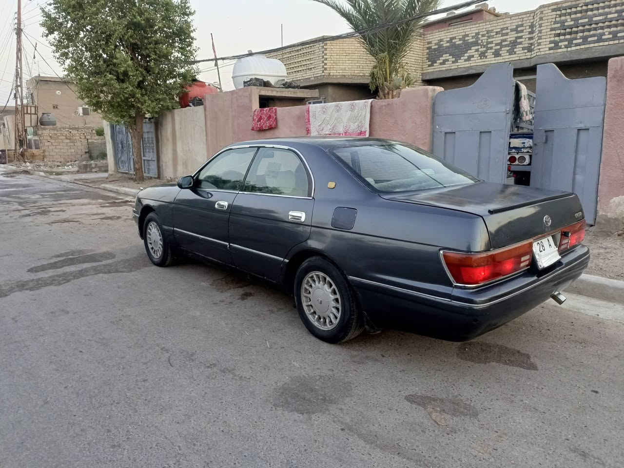 للبيع بطه منفصل رقم انكليزي بأسمنه مكفولة كفاله عامه هزه جديده سنويه 31 محرك كير كارتون مصبوغه حزام فقط السعر 45 لون زيتوني مكانة بغداد رقم الهاتف ***********
