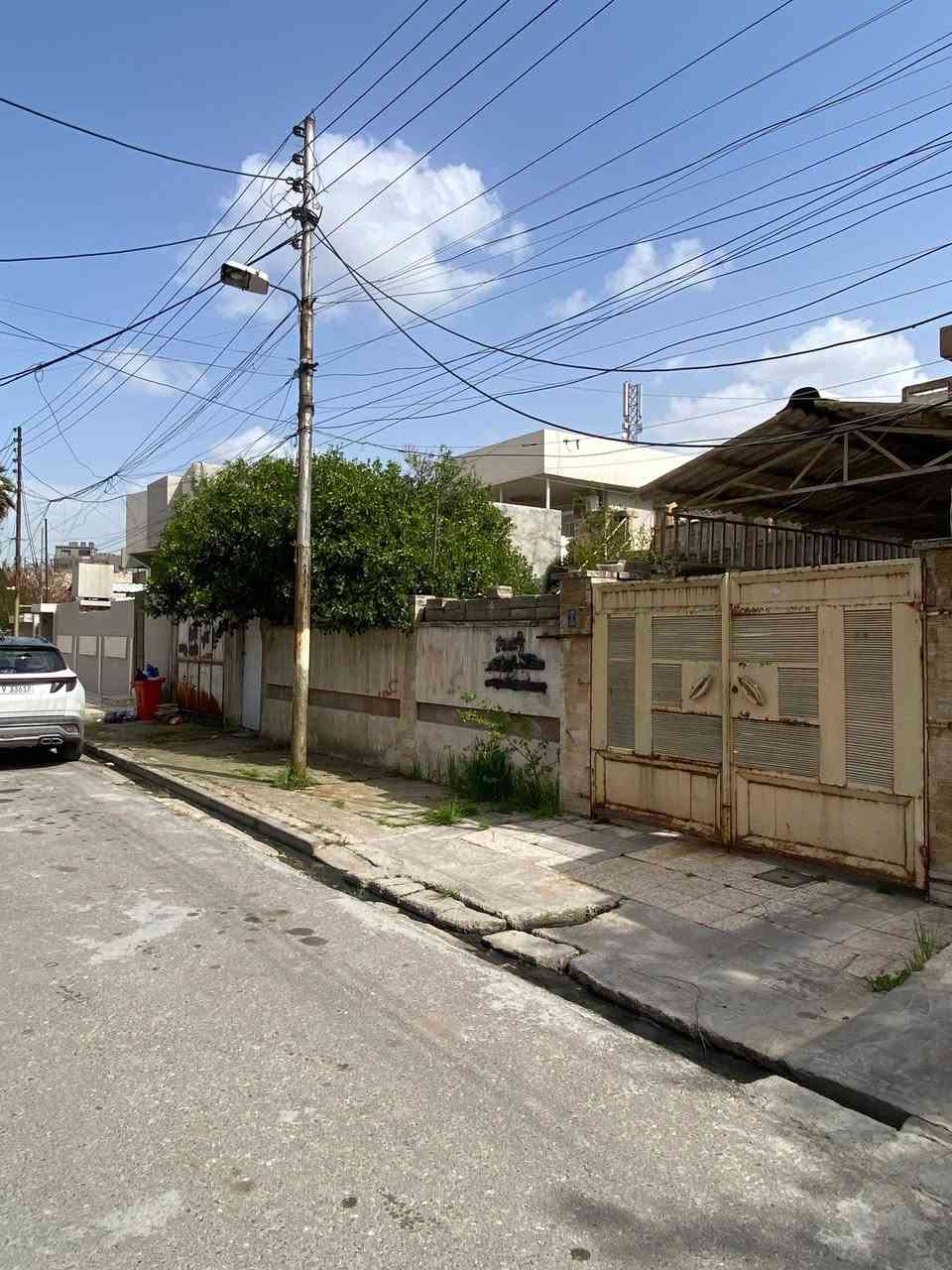 دار للبيع حساب ارض حي المهندسين

المساحة 385 متر واجهة 15 متر 

ممكن بيع نصف العقار 192.5 واجهة 7.5 متر

سند طابو ملك صرف 

شارع 12 تبليط 

المتر 1.650.000

موقع مميز وقريب من جامعه الموصل 

للاستفسار اكثر مراجعة مكتب العمران سايدين السكر

***********
***********

