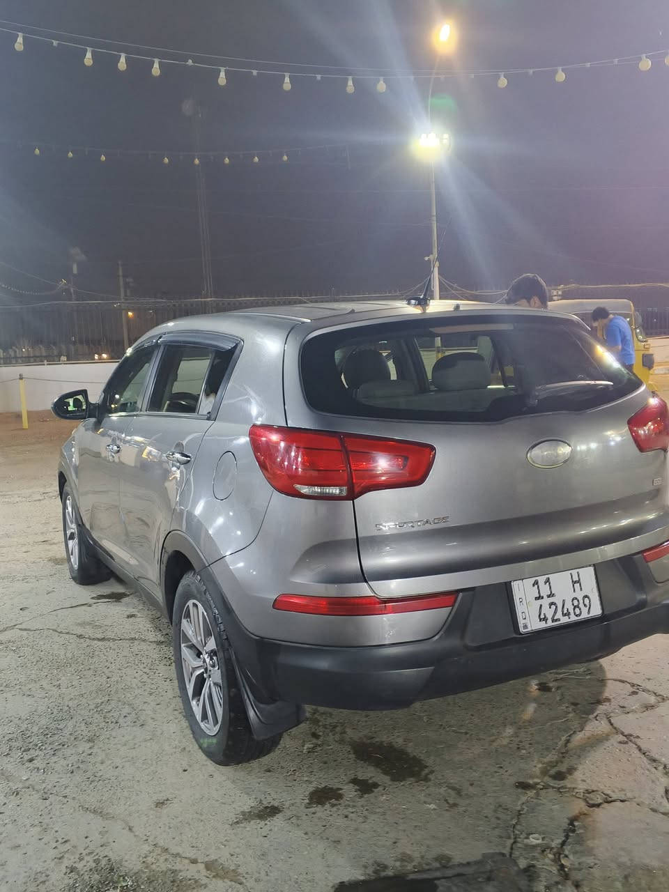 السلام عليكم اسبورتج 2016 أمريكي 2400 بيها جاملغ وبنيد وباب صبغ السيارة جاهزة من كل شي مكينة كير حدادية كفالة تايرات جدد السيارة حلوة سعر 145ورقة 
للستفسار اتصل *********** مكاني بغداد
