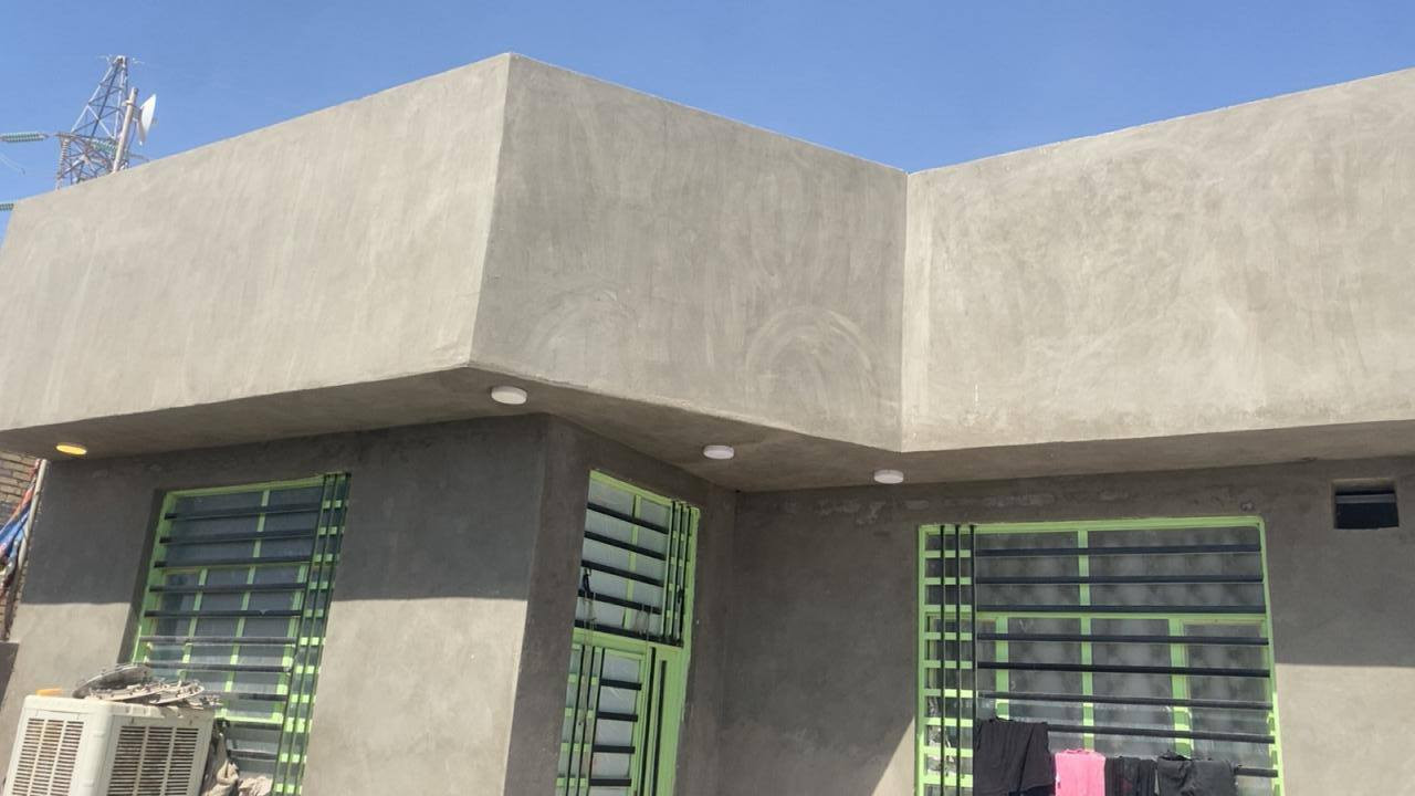 سلام عليكم ورحمة الله 
دار مساحة 200 متر 
بناء حديث صب اساس وسكف ارضية بورسلين وسيراميك جداري بناء طابوك 
يحتوي ع غرف عدد 2 صالة واستقبال ومطبخ وحمام داخلي وخارجي وكراج جبير. 
زراعي 25 مشمول بقرار 320 شارع كربلاء عامود 155
خدمات كامله تبليط شارع 12 مدارس ومركز صحي قريب وسوق شعبي وخط كيات  يبعد عن الشارع العام 300 متر... 
سعره 48 وبيه مجال بسيط 
متواجد ع الفيس 
او واتساب *********** النجف, العراق
