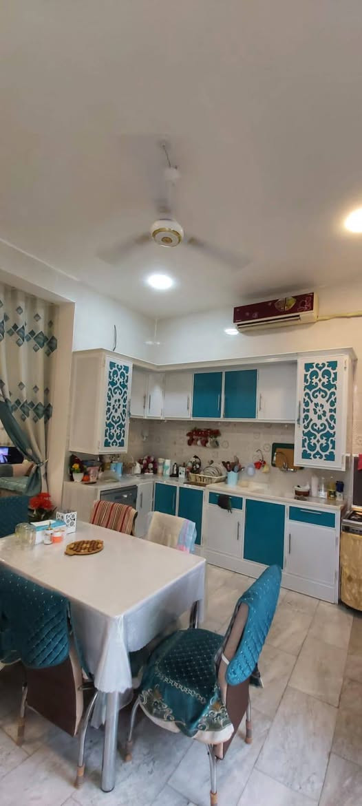 اللهم صلِّ على محمد وآل محمد
دار للبيع 200 متر حي الصحة خلف المدينة المائية بناء هذه السنة طابقين سند 25 بسمي يحتوي على 5 غرف نوم ارضية مرمر
كراج 7×5 
حديقة 5×6 
مطبخ 5×5
هول داخلي 5×5 
استقبال 5×5
مجمع صحيات مستقل كبير
غرفة 1..  5×5
غرفة 2..  5×5
والطابق الثاني 3 غرف نوم + صحيات + مطبخ
***********
