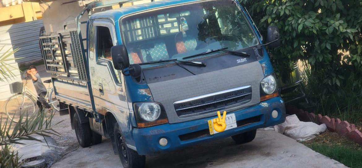 كيا ام أعيون للبيع  الموديل ٢٠٠٢  المكينه ٣٠٠٠  كير و شاصي و حداديه كفاله رقم بغداد السعر ٧٥$ الاتصال على الرقم ***********
