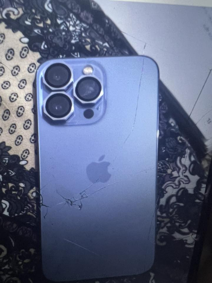 سلام عليكم جهاز١٣بروفقط امريكي ما بدل الجهاز نضيف السعر ٦٥٠  ذني الكسور مو بكهاز بل الجاهز الصورت بيه اذ تريد تتواصل هاذه رقمي اتصل ***********
