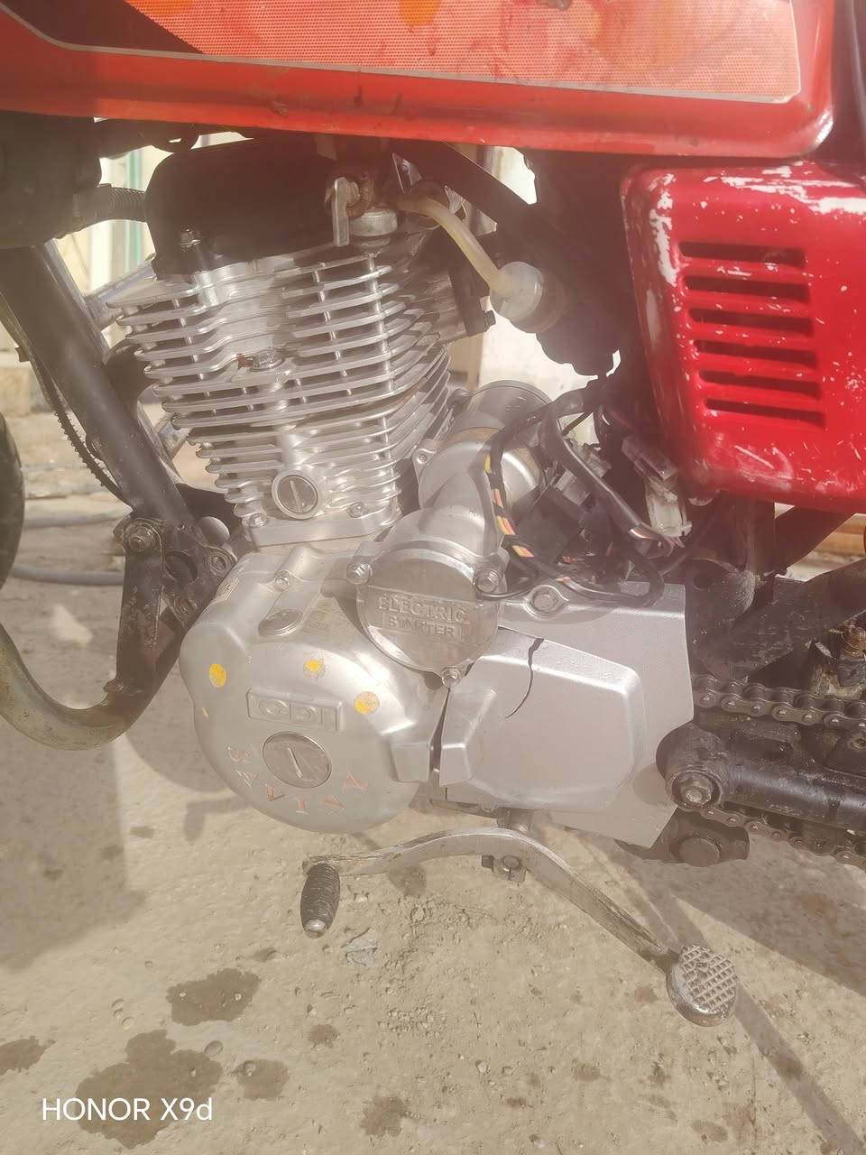 السلام عليكم دراجه سيفان موديل 20 اوراق ضايعه كهرباء شغاله فوللل مكانها الخالص قريه الاسود سعر 300وبيها مجال بسيط.. مراسله خاص واتصال رقم موجود ***********
