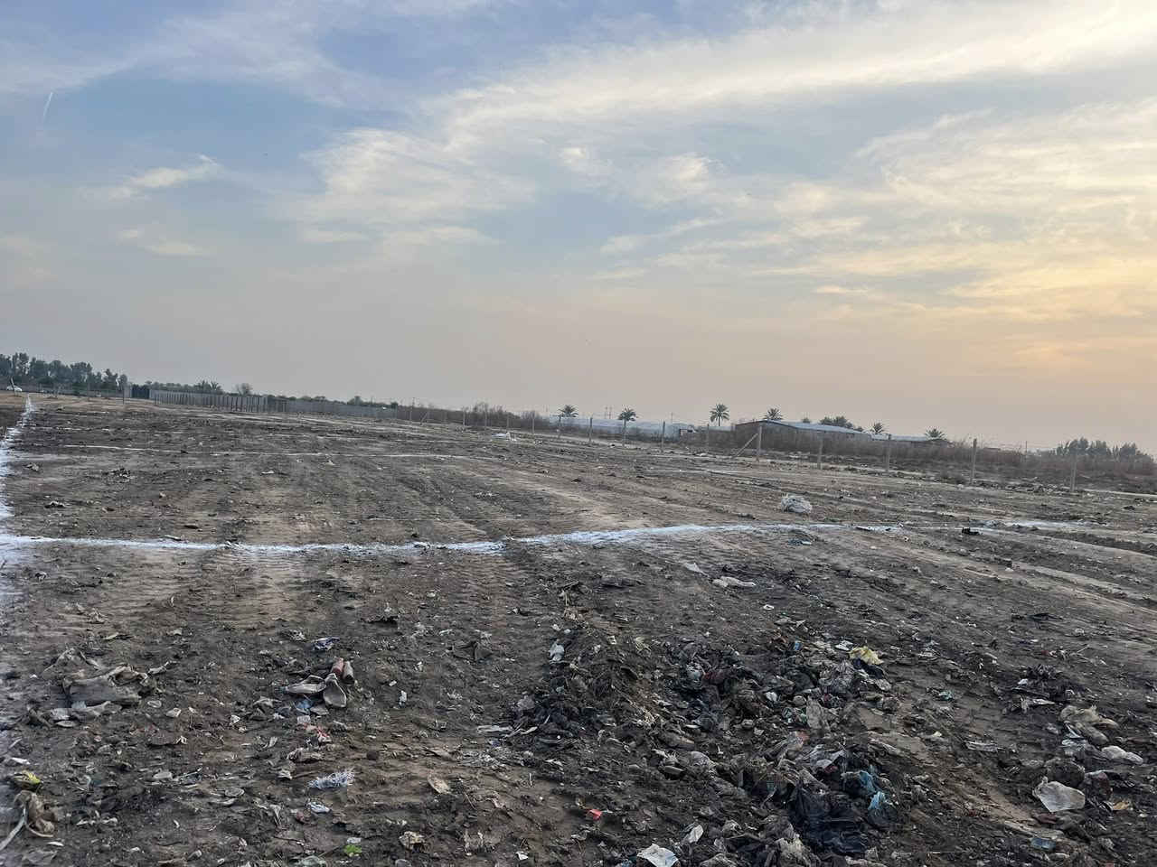 السعر  ١١ مليون 

(( للبيع قطع ارضي زراعية سند ( ٢٥ )  )) 

المساحه    ٣٠٠ متر =‏  واجهه (١٠ ) 

عرض الشارع للقطعة ( ٧ متر ) 

🖐️🖐️🖐️🖐️ كل لسعر بي  مجال 🖐️🖐️🖐️

الموقع - منطقة حربه - باتجاه الجمعية الثالثه - جوه 

المشروع - قرب منتجعات اهالي بلد

الجيران 👇👇👇👇

١- استاذ علي صبيح 
٢- دكتور هاني الحرباوي 
٣- ابو ميثاق 
٤- عبد الكريم الربيعي 
٥- حامد الحدادي 
٦- سيد ليث
٧- دريد ثابت الحرباوي 
٨- سيد نزار الشديدي
٩- استاذ فاضل البياتي 
١٠- حيدر الربيعي 
١١- سيد عباس الحسيني  

****** ملاحظه ****👇👇👇👇👇👇

التفريغ + التحديد + اخراج سند ( ٢٥) ٢٠٢٦ + عموله == ( مدفوعه عالبائع ) 

كهرباء + الارض صاله للزراعة - الارض تكون منتجع سياحي 

للاستفسار  للاتصال او المراسله 

*********** - ***********
