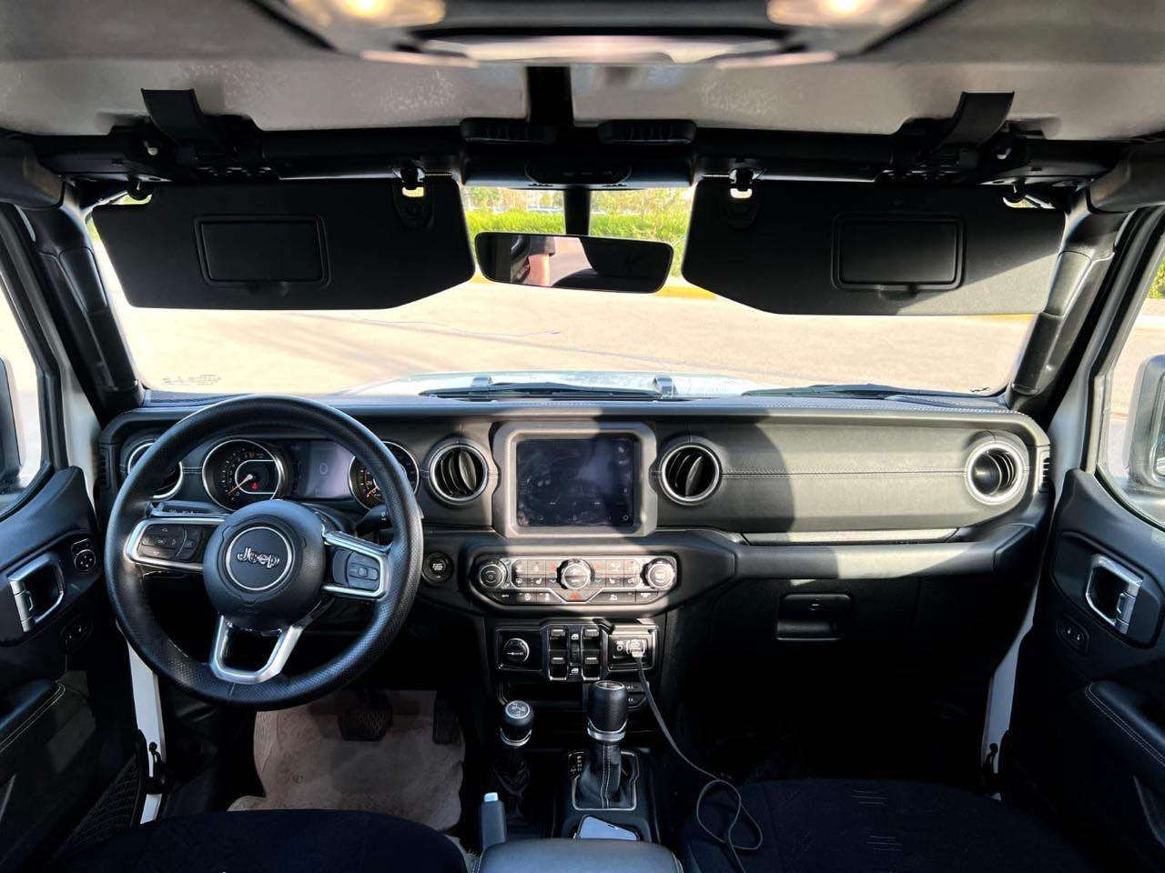 كلاديتور jeep 
موديل ٢٠٢١ كلين مكفول 
فول مواصفات
ماشية ٣٣ الف كم 
*********** كركوك, العراق
