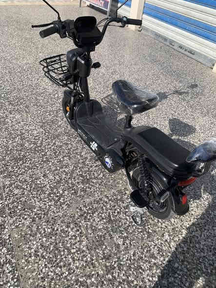 سلام عليكم دراجه شحن جديده 4بطاريات دبل شاير دبل سويج بصمه  سرعه 60 سعر ب250بيهه مجال بصيط***********
