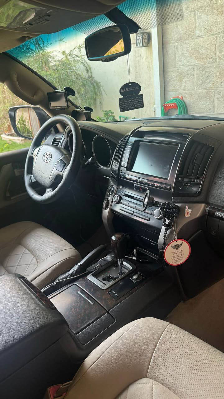 تيوتا لاندكروز vxr
ستينه مديل 2011
السياره كفاله ما عده بارد قليل
ما يحتاج اشرح عنه موصفات لvxr معروفه فول 1/1
المكان البصره📍
غير متوفر ع الفيس اتصال ☎️ فقط
*********** البصرة, العراق
