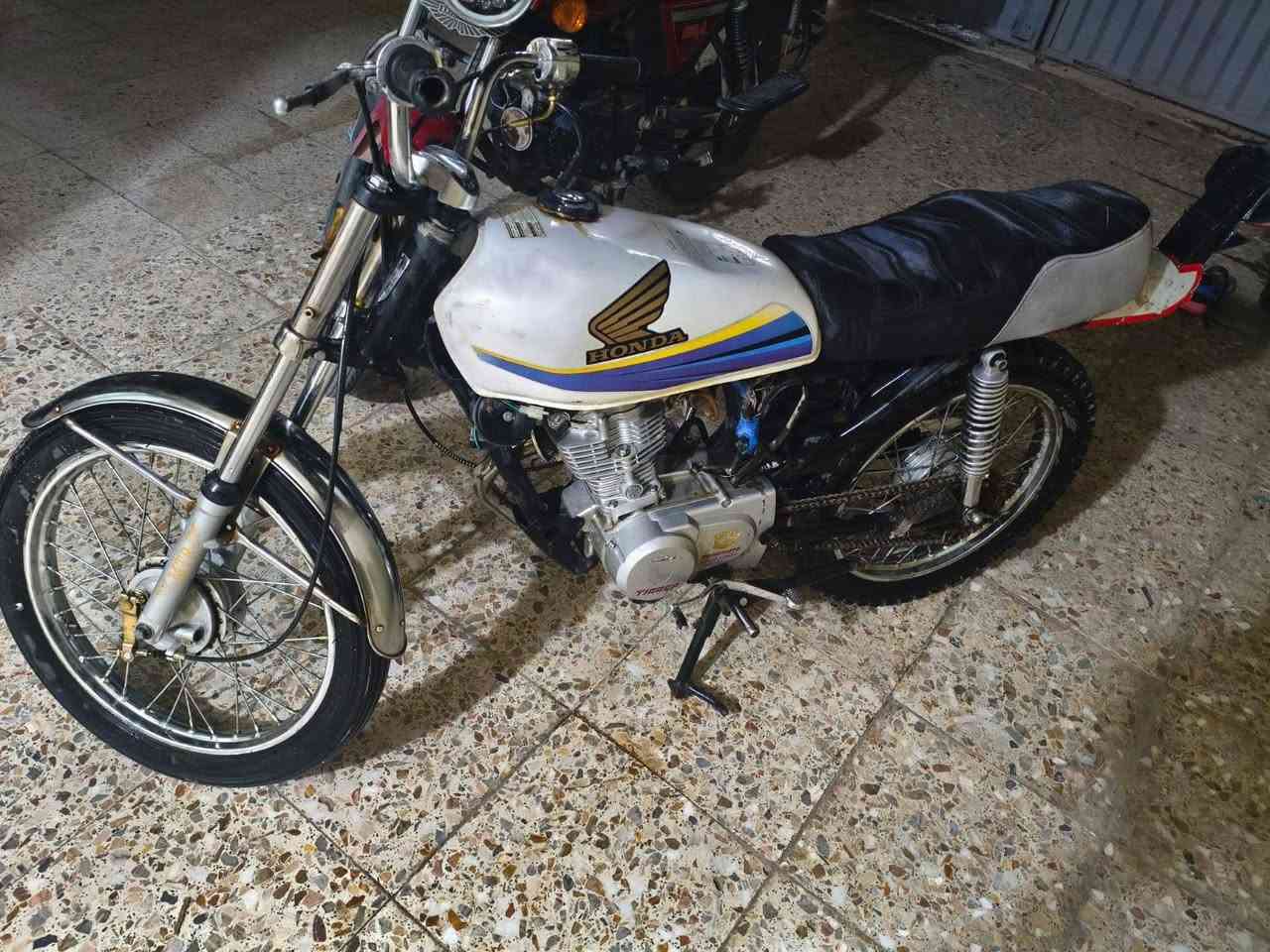 سلام عليكم اربع كير للبيع اوراق اصولي سعره 550 انتصال علا رقم ***********
