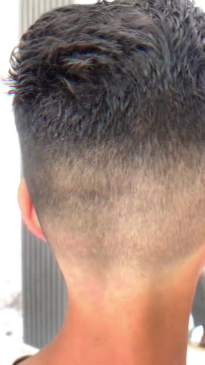 تحية طيبة من روما فيد..👋🏼
‏ (ROMA FADE)🇮🇹✂️ 
عرض لمدة اسبوع ❌🔥
 تنضيف البشره بجهاز (الهيدرافيشل) مع حلاقه احترافيه
"3 "مراحل بسعر (10 الف دينار) مع الحلاقه💈
"6 "مراحل بسعر (15 الف دينار ) مع الحلاقه💈
يشمل تقشير وتبيض البشره..✨
العنوان/ 👇🏼👇🏼👇🏼
الشعب -حي البساتين -داخل شارع البيسي(شارع العزه)
(مقابيل مجمع عبدالعزيز)
*********** 📞
