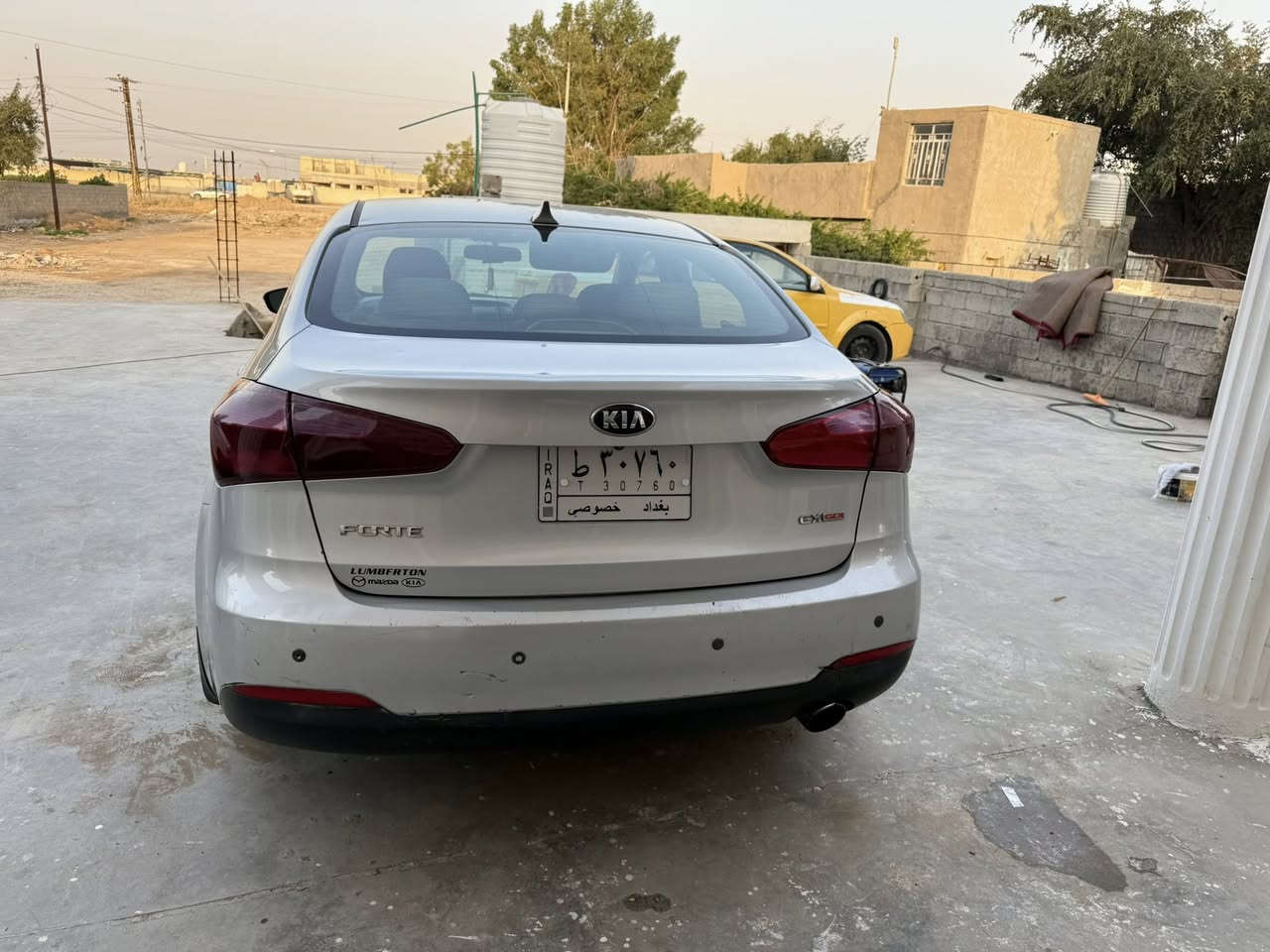 السلام عليكم كية فورتي موديل 2015 وارد أمريكي حادثها بصيط حيل السعر ١١٠ ورقة وبيها مجال عنوان بغداد قرب البسماية ***********
