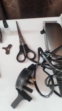 من رخصة الادمن متوفر ماكينة حلاقه اصليه جديده مامستعمله ٠٧٧١١٦٦٢٦٧١