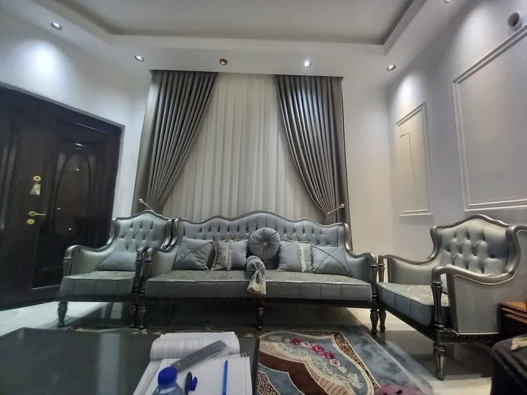 بيت للبيع ملك صرف ١٣٥ متر ملك صرف طابو والسعر 150مليون
وبي مجال بسعر الموقع ديالى بعقوبه المركز 

 والوجه ١٤ نزال ٩ونص الطابق الأرضي غرفتين ونوم مطخ صاله استقبال الطابق الثاني درج خارجي مشتملات ٢ هيكل فقط البناء بلوك احمر سيراميك متر في متر الأبواب تركي مع باب قاصه الشبابيك المنيوم سلايت جام سكيورتي البيت كل سقوف مغربيه البت مطلوب إسكان للتصال ‏‪

‏‪0773 350 0599‬‏
