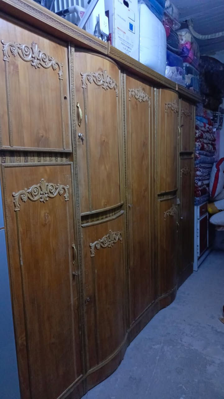 عارضه ب٦٠الميكرويف٥٠كنتور بابين١٥٠سريرنفر ٥٠ المكيف٢٥٠سبلت كري طنين نفيرتر٤٥٠سرير نفرين ١٠٠ميز طعام ١٠٠ كنتور ٥باب ٢٢٥ مرجوحه ٥٠ شاشه ٣٢بلا نت ٦٥بوفيه١٠٠مبرده ٦٥ توصيل اكو 
***********
