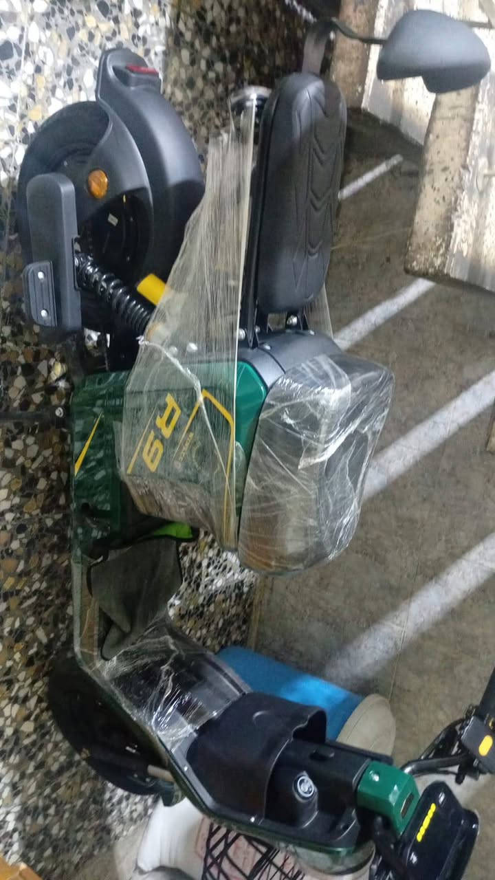 السلام عليكم  دراجة شحن للبيع نوع ار 9 2026 كامل مواصفات لون اخضر رايدهة 600وبيهة مجال المكان بغداد  الرقم ***********
