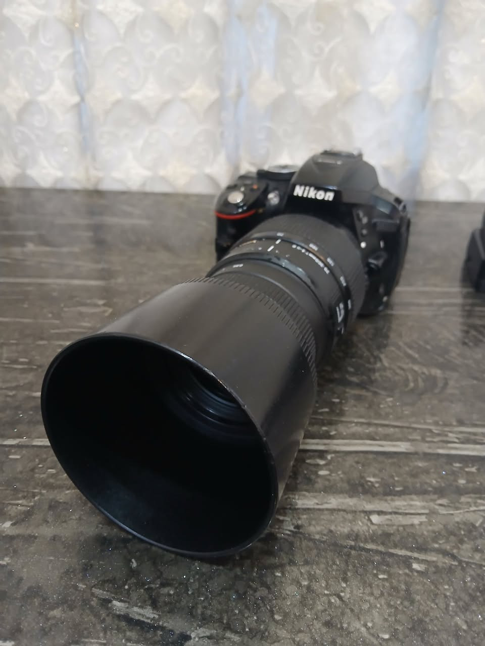 على بركة الله 

كامرات نيكون (Nikon) عدد 2 
الأولى D 5300 زوم رياضي / والثانية D 3200
مع كامل ملاحقات : 
1-شاحنة لكل كامرة
2- بطارية 2 لكل كامرة
3-يو أس بي (USB) ساحب الصورة من الكامرة الهاتف
للأستفسار أتصال (***********) وتساب
