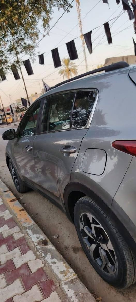 كيا سبورتاج للبيع - موديل 2022 
وارد امريكا حادثه بنيد فقط ( سونار ويه الصور )
تبريد قطعتين ثلج ، كرسي كهربائي، تحكم ستيرن ، رادار أمام و خلفي، ماشيه 95 كيلو متر سياره حلوه و نظيفه سعره 186 و بيه مجال رقم بغداد 
للاستفسار اكثر اتصل *********** ، يوجد واتساب
