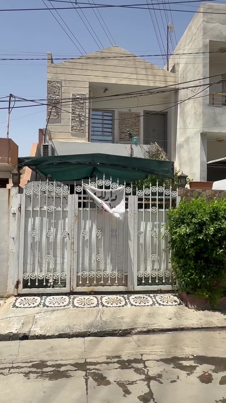 بيت للبيع رحيم اوا خلف اسواق زیتونه
۱۰۰ متر طابقين

سعر ٦١

***********
