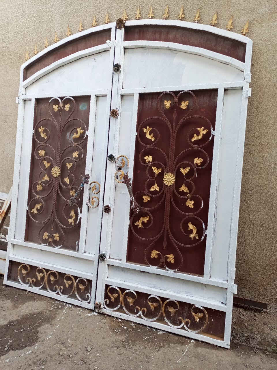 #للبيع  باپ طلاقتين العرض مترتين و20  والارتفاع مترين و40 الظهر  بليت مع الجراجيب حديد ثقيل ونظيف جدا   @ مكاني  بغداد الغزاليه  ويوجد توصيل    ***********
***********
