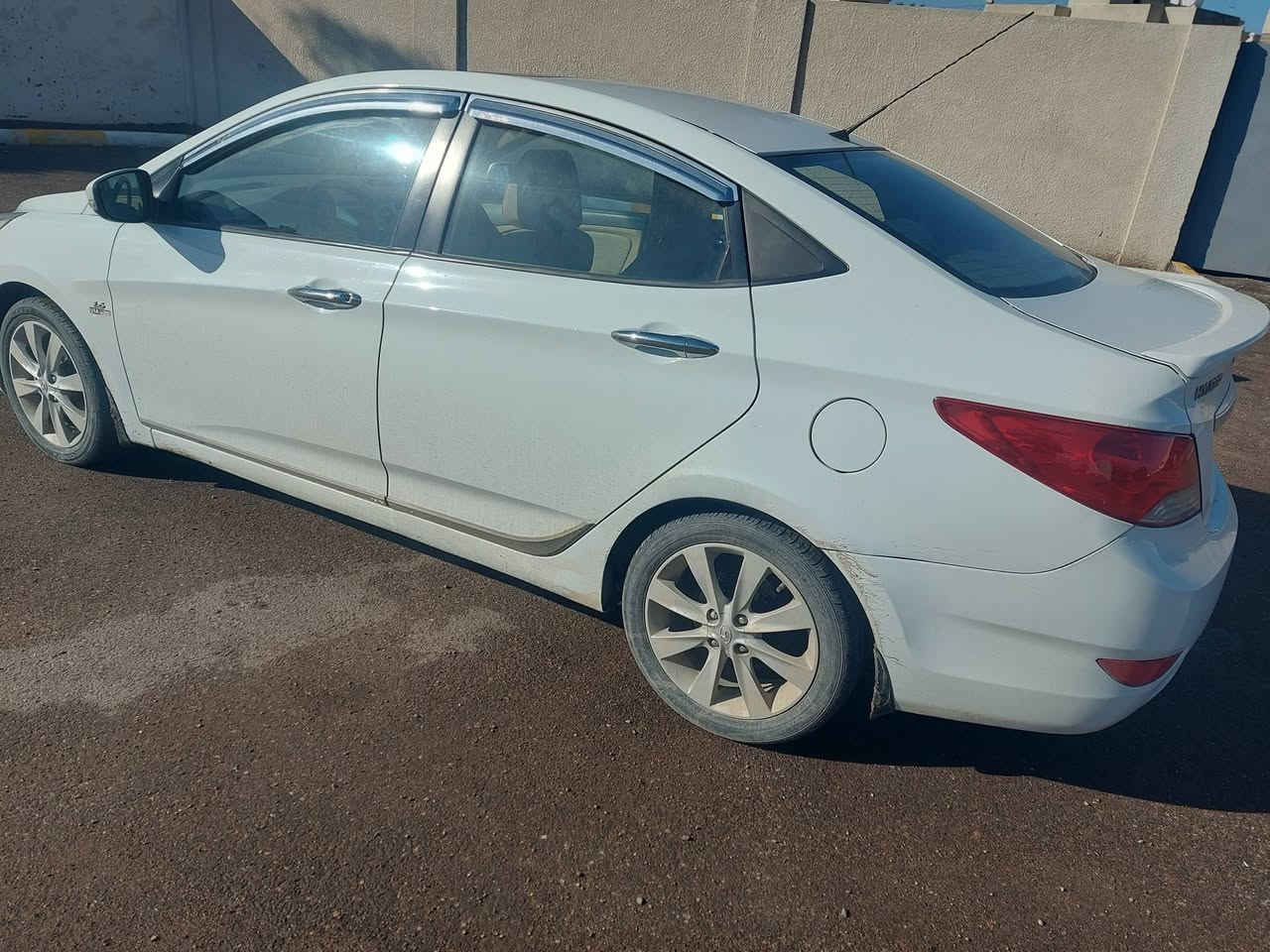 السلام عليكم اكسنت 2012 خليجي محرك ١٦٠٠ قطرتين ٥ ويل كب تحكمات ستيرن فتحه بيها صبغ قليل يم قبق البانزين فقط رقم جديد انكليزي سنويه جديده مكان الغزالية السعر 115 وبيها مجال ***********
