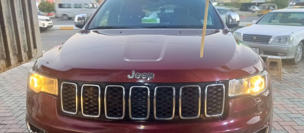 السلام عليكم بيع مستعجل عندي بناء 
صار السعر 200 ورقة 
السيارة حادثها بس دعاميه بدون صبغ 
***********
