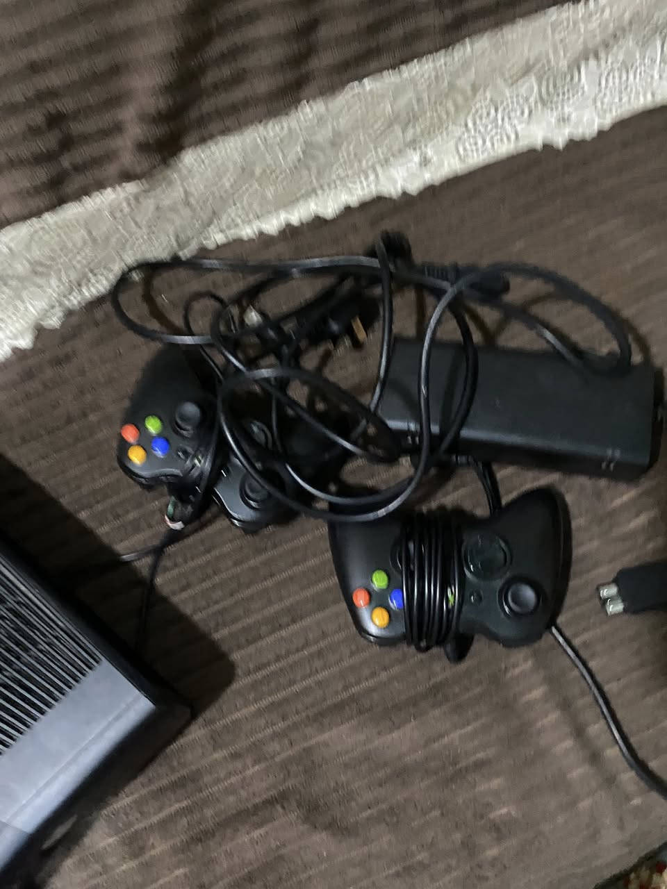 السلام عليكم اكس بوكس 360 وهار بي250 لعبه مع ستيرن جوكر السعر 150 (***********)
