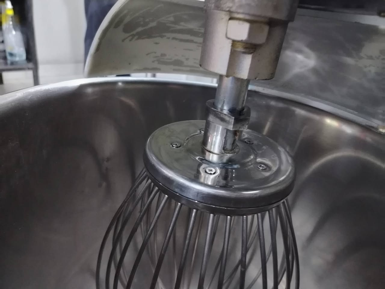 خلاط كيك  صناعي 30 لتر
يشتغل عجانه بيتزا وعجين ثقيل (مخابز)
وزن الجهاز 80 كيلو
جديد جدآ استخدام حيل قليل
موديل food mixer امتياز ايطالي
3 سرعات +نضام سيفتي (امان)
كل ملحقاته موجوده
عنواني بغداد البنوك 
بسعر مناسب جدآ
***********
