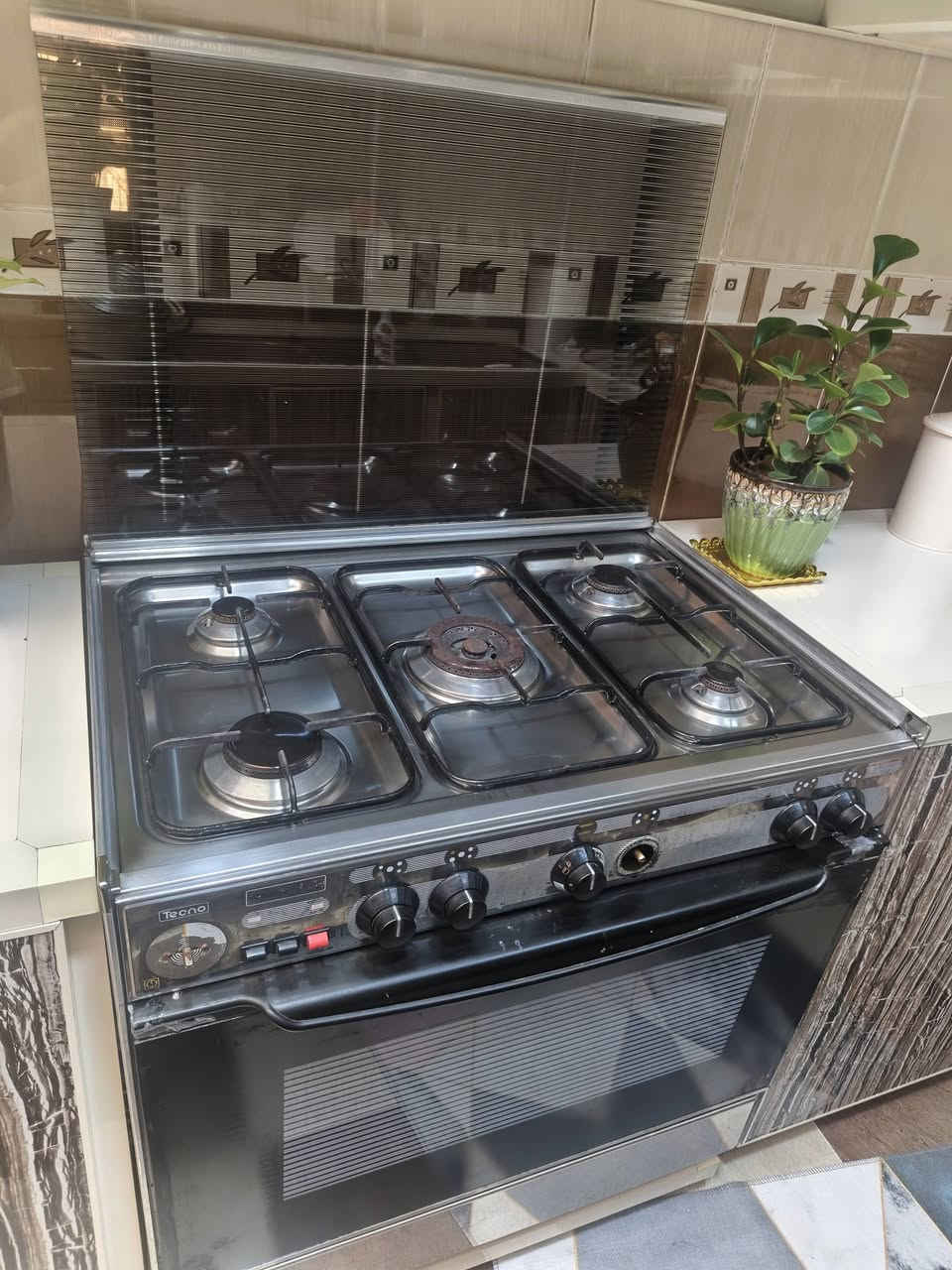 تەباخ بۆ فرۆشتن
سعری 250و مجال 
 9115 135  0770


**إذا كنت صاحب هذا الإعلان وتريد حذفه لأي سبب، رجاءا أرسل رسالة إلى الدعم الفني**