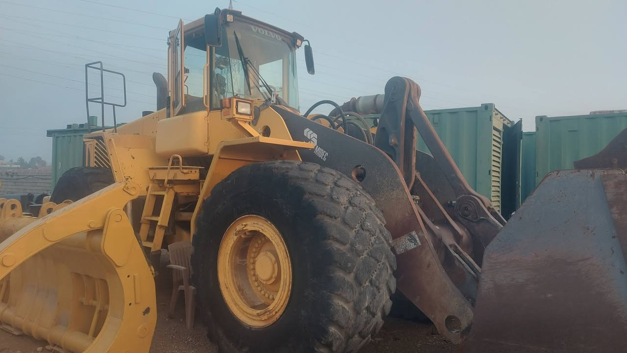 شفل فولفو موديل ٢٠٠٢حجم ٢٢٠ رقم اربيل الماني سنويه وهزه جديدة بسمي للبيع الاستفسار الاتصال على  الهاتف ***********
