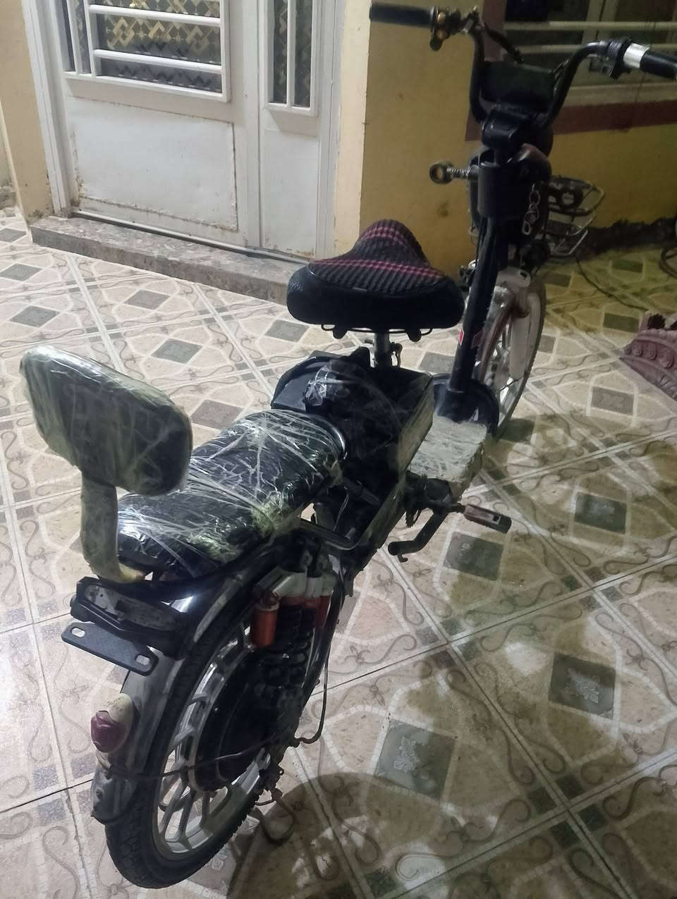 سلام عليكم بايسكل شحن للبيع بطاريات نضيفه بس الشاشه محتركه السعر 100 وبي مجال إذا شراي العنوان شهريان حي المعلمين رقمي ***********
