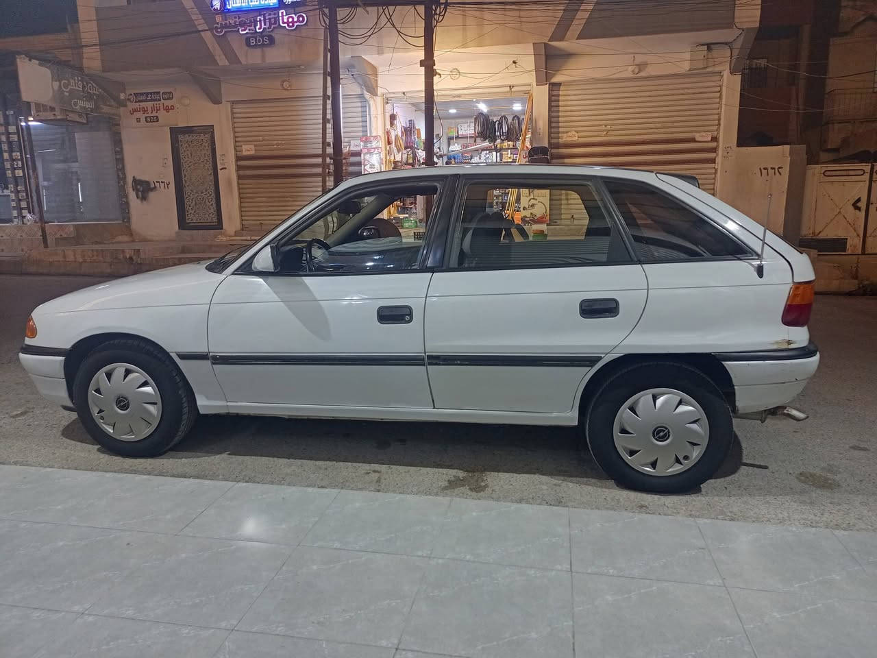 استرا حجم 16محرك وكير شرط،كهربائيتها شغال سماعات جديد مع مسجل تحويل من شرعي سنويه 2029 تنتهي السعر 46:وبيها مجال ضررها بل تكمه اليمين بي معجون و شويه بل سقف ***********
