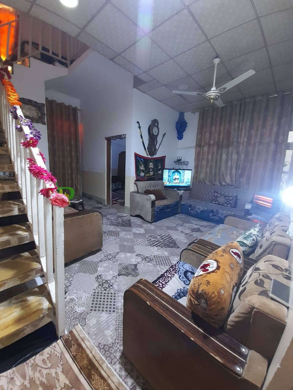 الدار للبيع ا لمساحة  ١٥٠ متر البناء بلوك طفيلي والاساس صب مسلح ويحتوي ٢ غرف واستقبال وصاله  مجهز بورك وسقوف ثانويه ومطبخ وطارمه وحديقة  كاشي وسيراميك العنوان شارع المطار القديم مقابل صيدلية الالفه  فرع متوسطة سيد البلغاء حكوميه  الدار قريب  ٣٠ متر عن الشارع العام السعر ٤٥ وبي مجال 
*********** 

***********٠ مكتب بركاة  ام البنين قرب أسواق فدك مقابل شارع السبيس شارع سايدين المطار الجديد
