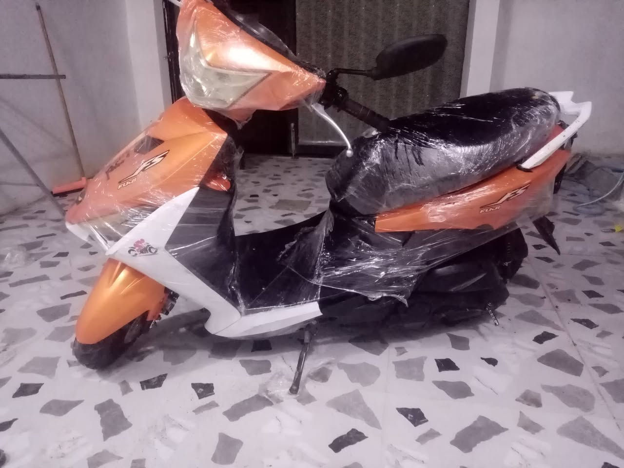 دراجه البيع ماكس محرك ياباني شرط كهربائي كل شغال سعره 350مروس هم عادي هذا رقمي ***********  فيلق  كركوك
