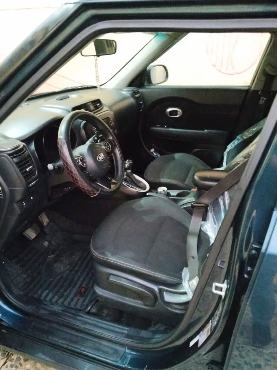 السلام عليكم كيا صول موديل 2017 وراد امريكي تبديل باب السايق فقط بدون دواخل بدون ايرباك وبيها صبغ موضح بسونار كير ومكينة على وضع الشركة مامفتوحات حجم المكينة 2000 رقم سليمانية انكيزي سنوية جديدة تحويل ثاني يوم ماشية 80 حقيقي تبريد تخم تاير سيارة جاهزة ماكو اي نقص السعر المطلوب 108 وبيها مجال بسيط الاتصال *********** متوفر وات ساب 
السونار داخل المنشور
