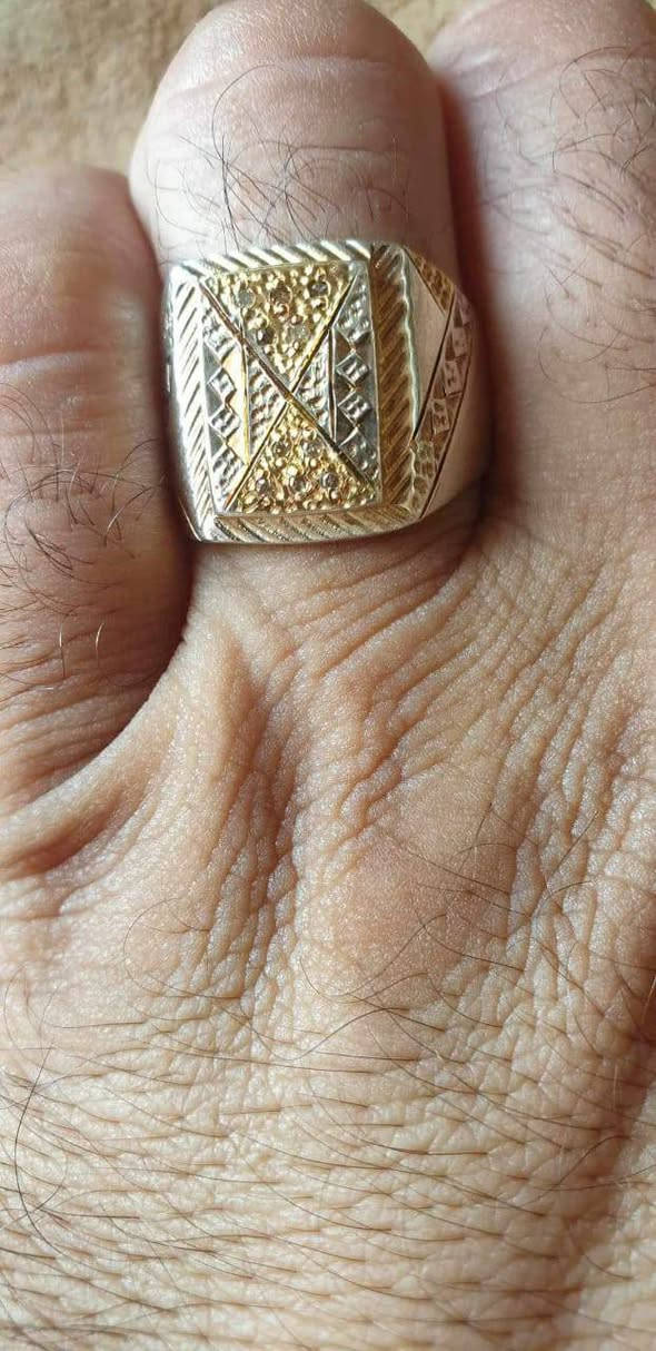 خاتم للبيع الماس تقطيع بلجيكي مطلي بماء الذهب مع شهادة المنشأ العنده مراوس بكهرب أصلي خلي يجي خاص والسعر خاص لطفاً


**إذا كنت صاحب هذا الإعلان وتريد حذفه لأي سبب، رجاءا أرسل رسالة إلى الدعم الفني**