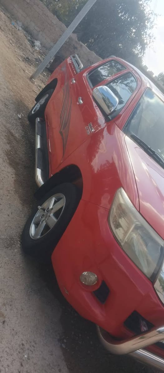 سلام عليكم ورحمة الله وبركاتة كل عام وانتم بخير وصحه وسلامه يارب وينعاد عليكم بالصحة والعافية أن شاء الله بيكم  هايلوكس14 رقم واسط للبيع مكان ديالى سياره خير من الله كامله من كلشي تاير صدر بيه جامرلغ جهت السكن وبيه ملاحظات كير عادي سعودي وشاصي 12 بسمي السياره والسعر 180وبيه مجال للطيبين الفستفسار أكثر اتصال على رقم *********** وبيه واتساب متواجد على نت ابكل وقت وشكرن المدير الكروب
