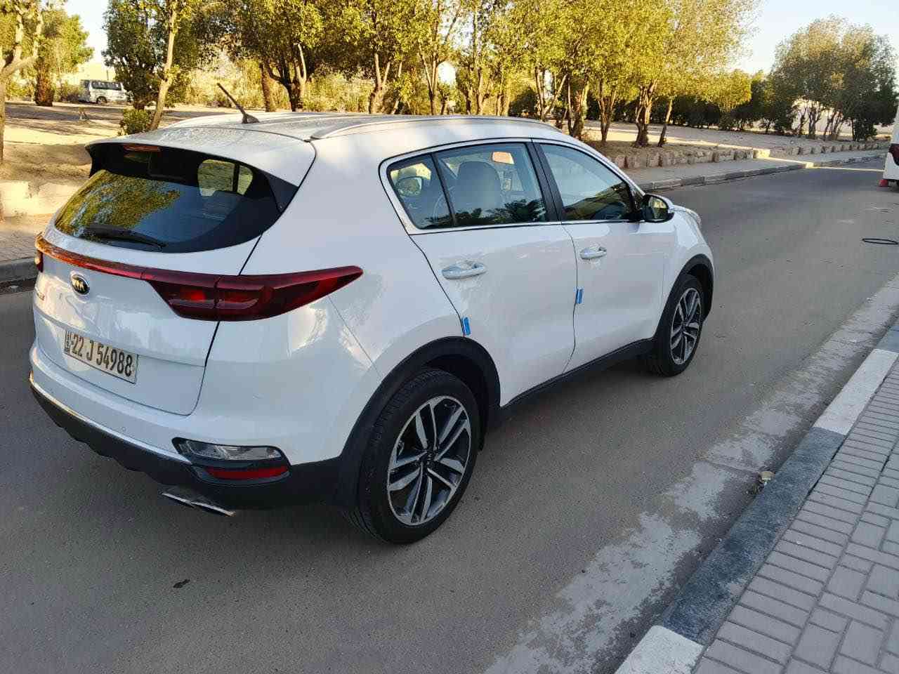 1. كيا سبورتج  خليجي
2. موديل2020.
3. رقم اربيل (( بسم عربي مكانه راعيه بغداد )) تحويل مباشر بنفس اليوم. عندي وكاله بيه عامه مطلقه سنويه منتهيه صارله ١٥  يوم مدفوعه رسوم بس تسلم قديمه تستلم جديده للعلم ملاحضه السياره كفاله فقط بيه ثلاث شخوط بارد فقط بدون صبغ ومصلحات 
4.  السيارة جديدة جدا ومكفولة كفالة عامة صبغ وضربه 
5. الداخل كشنات حمصي جلد ومخمل.
6. المري شفط 
7. ثلاثة انظمة قيادة.
8. محرك 2000 دوش.
9. تبريد قطعتين امامي وخلفي.
10. نظام مانع تزحلق.
11. فول تحكمات ستيرن جهتين.
12. بلوتوث.
13‏(Aux+Usb)
14. كروس (مثبت) سرعة.
15. سويج تشغيل عدد 1
16. مكانها بصره 5ميل 
17. حساس امامي وخلفي.
18. ويل كروم.
19. سايد بريك بالرجل
20. تحكم ستيرن جهتين فول.
21. السيارة ماشية 163
22. لد نهاري 
23. السعر 185 ورقه بيه مجال حك جيتك *********** واتساب فقط
بي البصرة, العراق
