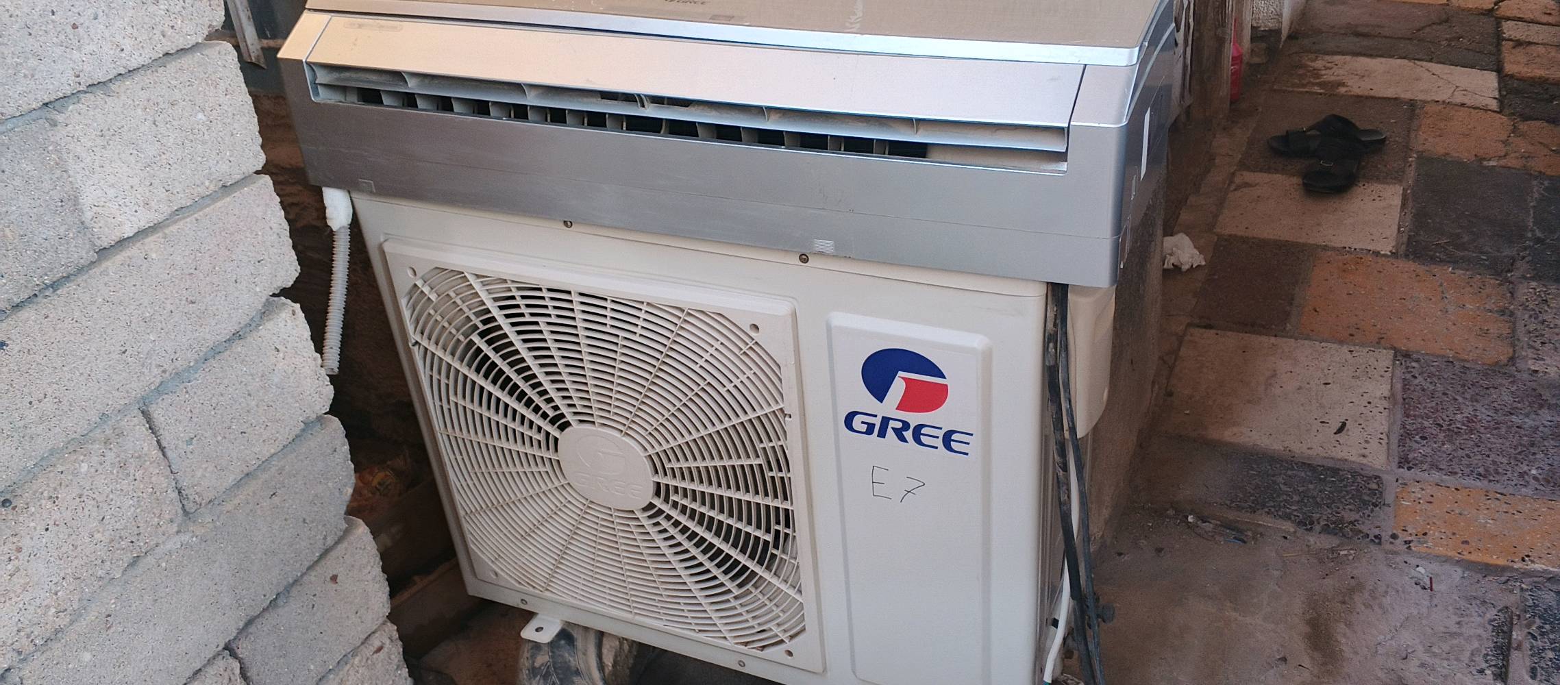 سبلت GREE طن ونص استعمال قليل  النوع الكبير ومخزون صار 4سنوات اخو الجديد ا مشحون غاز السعر 500 العنوان الناصريه
***********