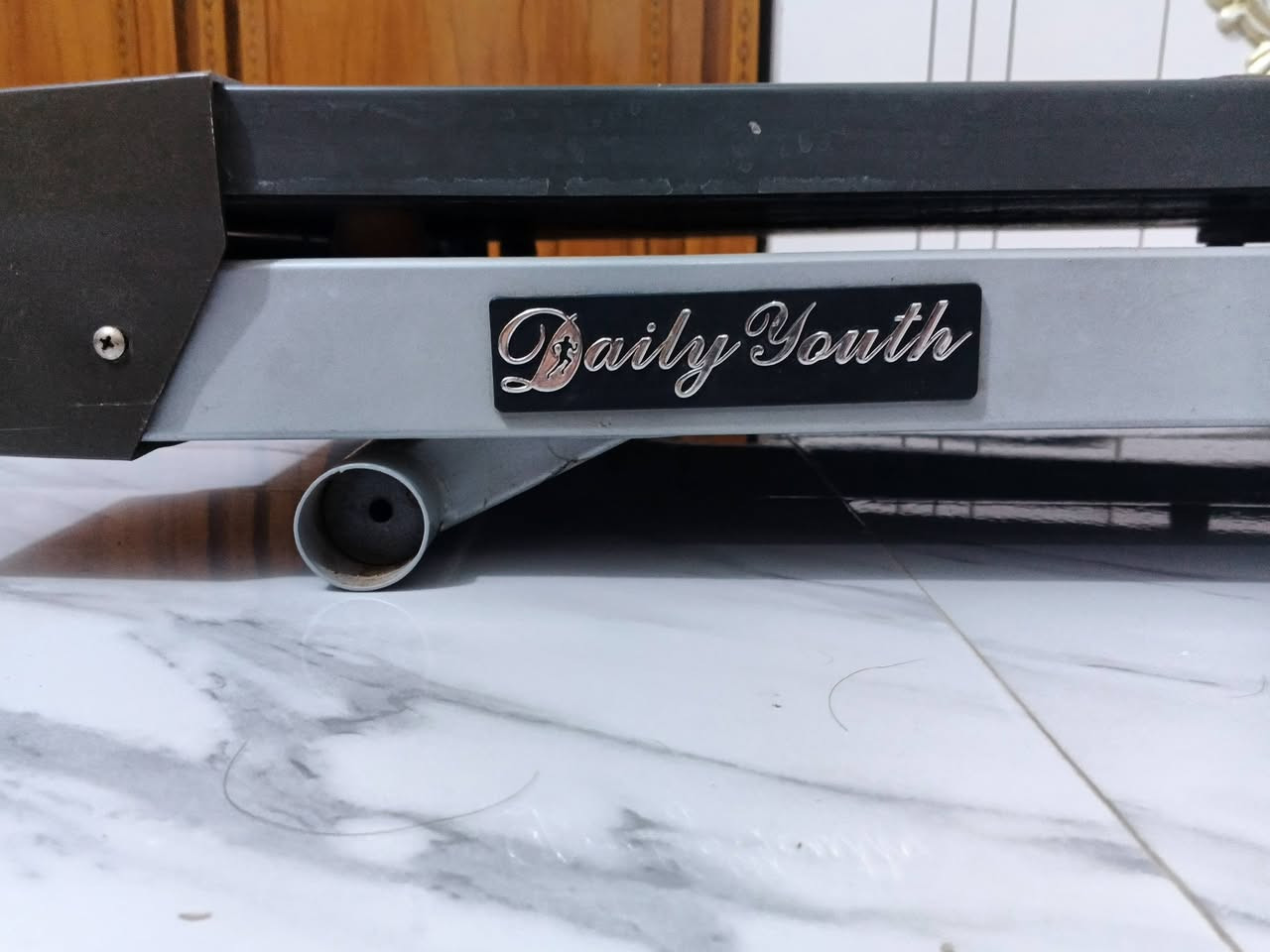 السلام عليكم جهاز جري  نضيف جدآ استعمال قليل جدآ  للبيع يتحمل وزن ثقيل حقيقي مو وهمي جبلي دبل ماطور يحتوي على تكسير شحوم شاشة ذكية قياس نبضات القلب والسرعه والسعرات والمسافه. يوجد فيه سماعات  الرقم *********** بي واتساب  الرقم الثاني  ***********  هم بي واتساب
