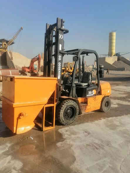 للبيع رافعة صيني 3 طن *********** /***********
