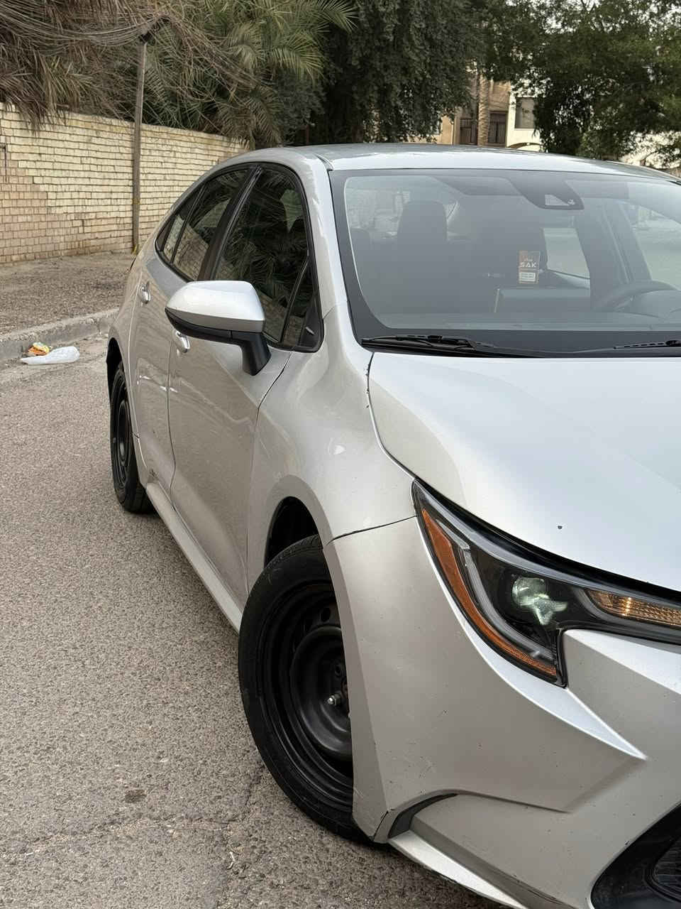 السلام عليكم 
كورلا لون سلفر موديل  2021 LE وارد امريكي 
رقم بغداد ماشيه 88 ميل
حادثها تبديل بنيد وهنا بالعراق صبغ الباب عكس السايق مواصفات LE المعروفه محرك 1800 سياره جاهزه ونظيفة من كلشي بدون نقص 
السعر145 ورقه للاتصال ***********
