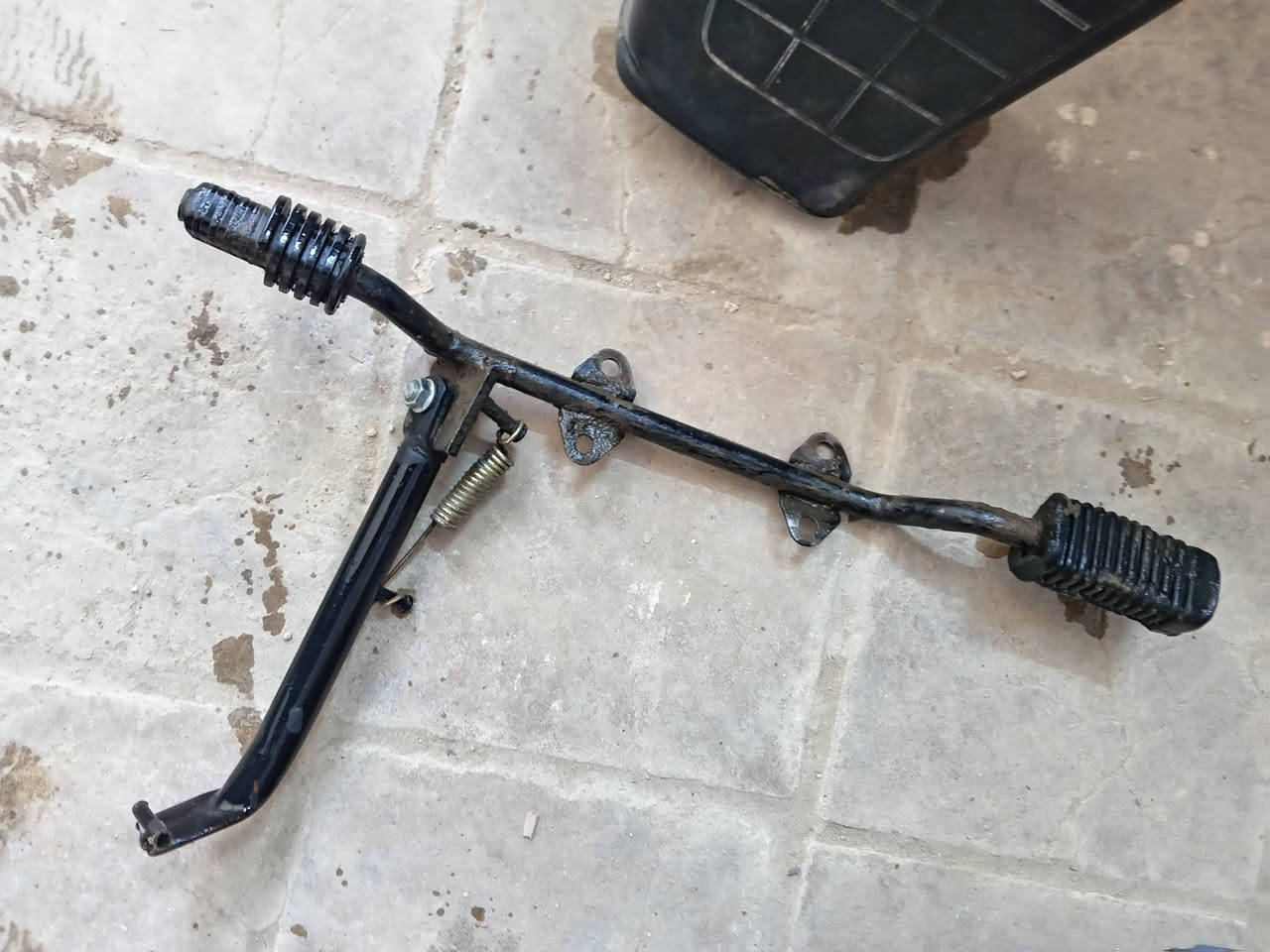 السلام عليكم 
غراض دراجة 2023 سونك
مثل ما موضح بل صور 
شلع ب 40 الف قفل قفل وبعد وياهن جاملغ خلفي 
الرقم: ***********
العنوان: دوانية مركز حي الوحدة
