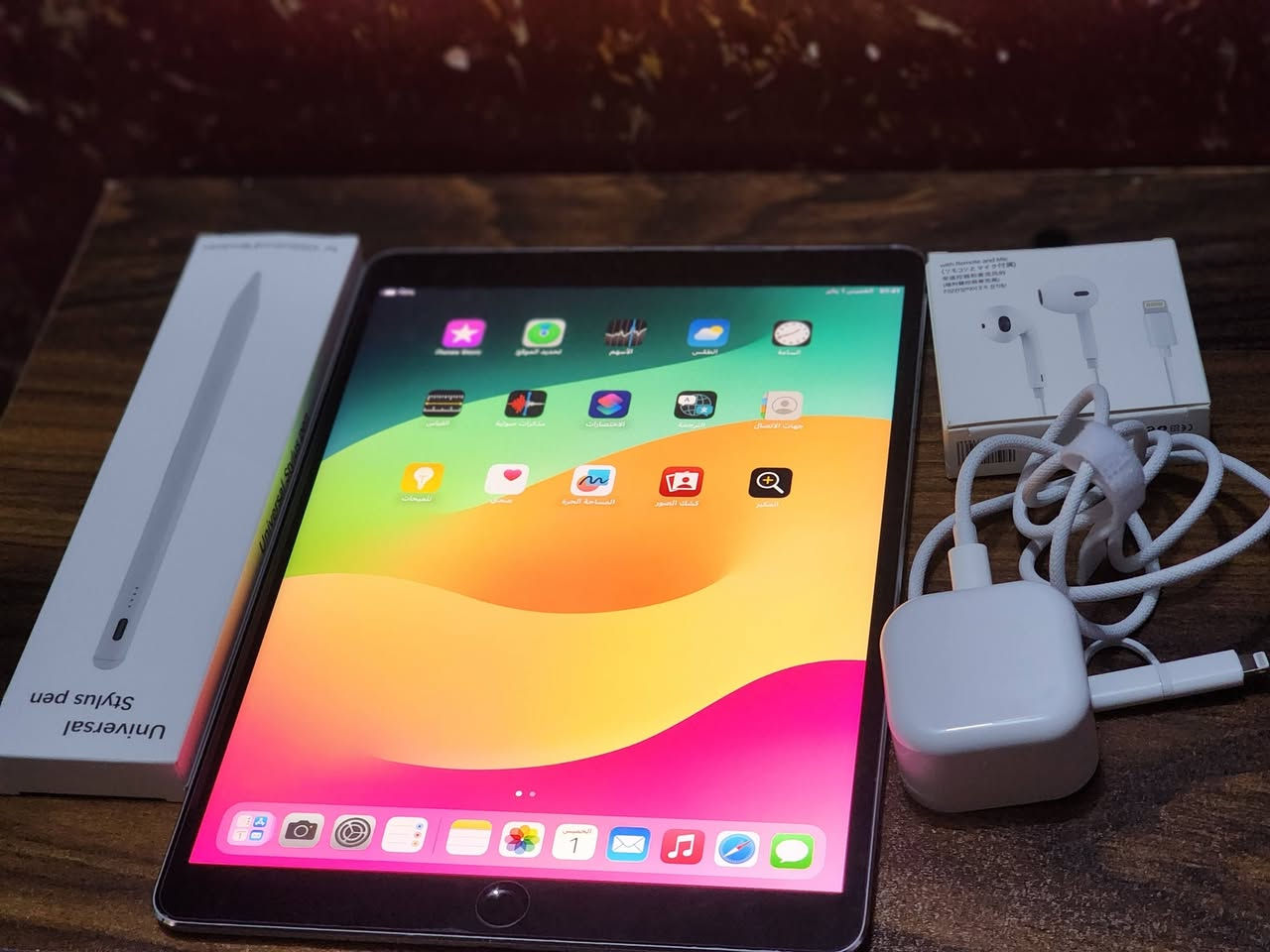 ايباد برو 10.5 جهاز نضيف مكفول ذاكرتة64 اربع سماعات استريو ،شاشتة 120هرتز سريع وسلس وياه سماعات وشاحنة وقلم تايبسي ولاسق شاشة 225الف نهايتة ***********
